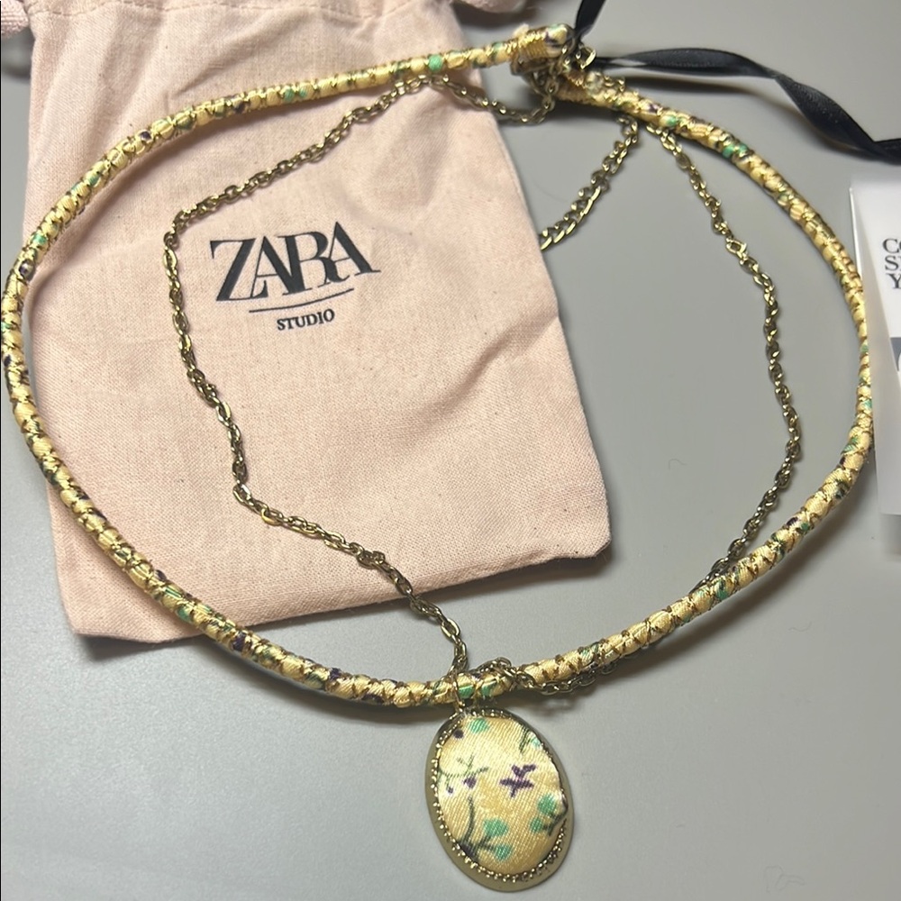 Zara Gold Necklace Set with Dainty Chain and Textured Pendant - Picture 2 of 6